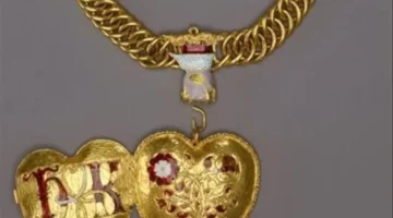 بمبلغ 4.8 مليون دولار.. متحف بريطاني يقتني قلادة أثرية نادرة تثير ضجة عالمية